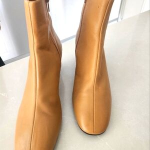 Proenza Schouler leather  ankle boots; side zipper; tan; curved heel; sz 41 (11)